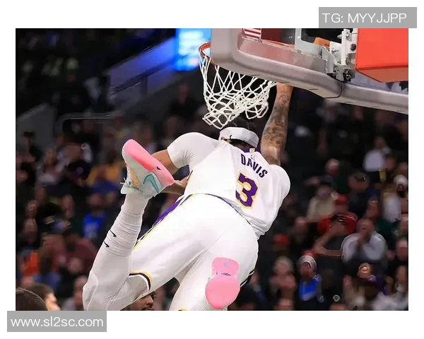 湖人队与雄鹿队激烈对抗引发冲突赛场火药味十足