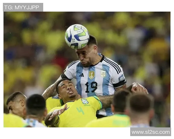 阿特拉斯与瓜达拉的激烈对决展现足球魅力与战术智慧的巅峰较量 阿特拉斯与瓜达拉的激烈对决展现足球魅力与战术智慧的巅峰较量